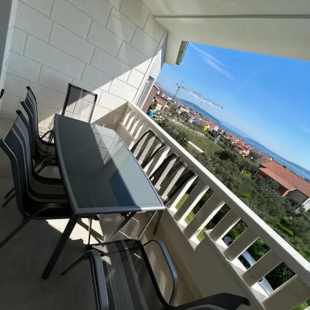 Apartment Mak *